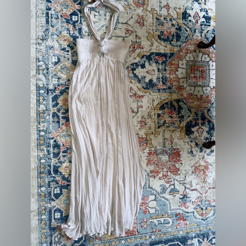 Maxi dress. Never worn. Size medium